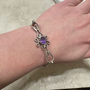 Stylish Silver Bracelet with Purple Gemstone